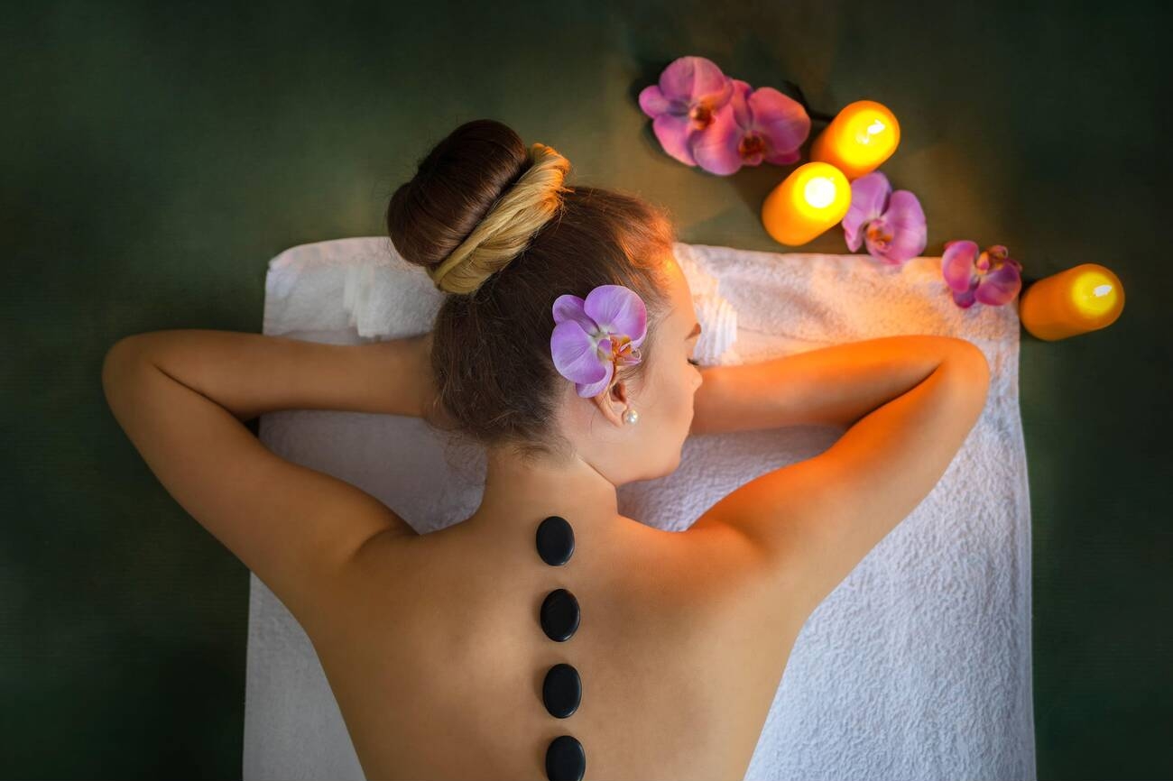 The Healing Touch of Hot Stone Massage Dubai